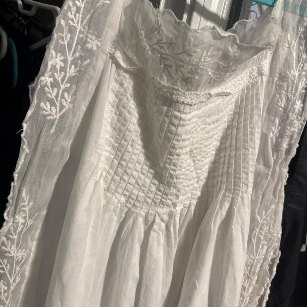 Elegant White Lace Nightgown